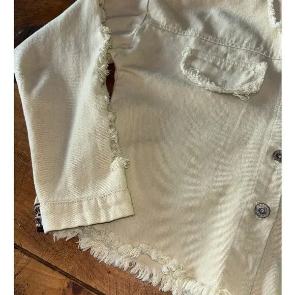 Womens POL Cream Light Beige‎ Fringe Raw Hem Cropped Denim Jacket Size M - Picture 3 of 13